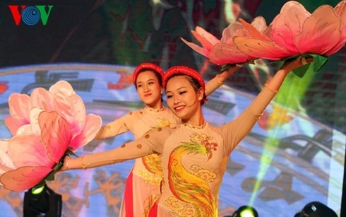 Hanoi veranstaltet viele Kulturaktivitäten zum Tetfest - ảnh 1