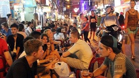 Die Lebenskraft der kulinarischen Kultur auf den Straßen in Ho-Chi-Minh-Stadt - ảnh 1