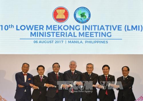 ASEAN und zehn Partnerländer verabschieden viele Orientierungen zur Entwicklung - ảnh 1