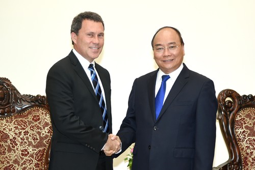 Premierminister Nguyen Xuan Phuc empfängt Vizevorsitzenden von ExxonMobil und Ex-Bürgermeister Osans - ảnh 1