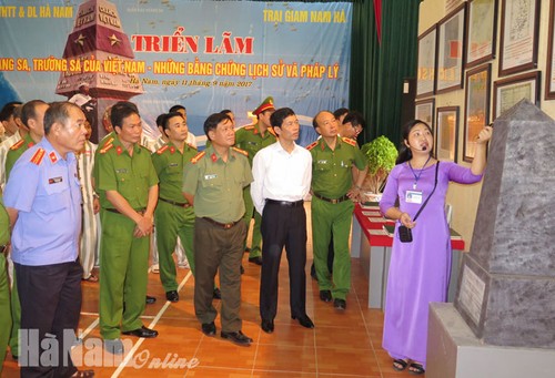 Ausstellung „Hoang Sa, Truong Sa von Vietnam – historische und rechtliche Beweise“ in Ha Nam - ảnh 1
