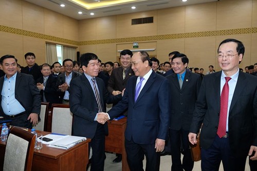 Premierminister Nguyen Xuan Phuc nimmt an der Bilanzkonferenz des Bauministeriums teil - ảnh 1