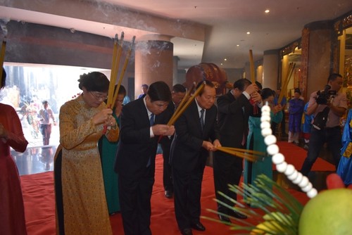 Gebet zur Reichung von langen Klebreiskuchen an Hung-Könige in Ho Chi Minh Stadt - ảnh 1