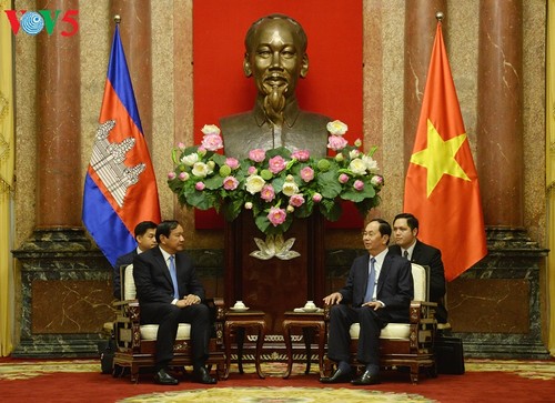 Staatspräsident Tran Dai Quang trifft Kambodschas Außenminister Prak Sokhonn - ảnh 1