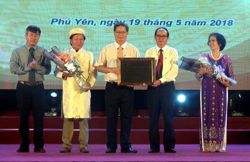 Phu Yen bekommt Urkunde zur Anerkennung der Bai Choi-Kunst als immaterielles Kulturerbe - ảnh 1