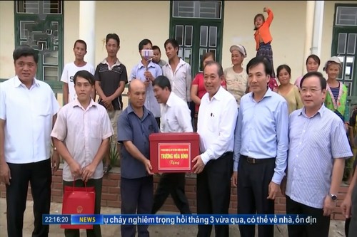 Vizepremierminister Truong Hoa Binh tagt mit Leitung des Kreises Muong Nhe - ảnh 1