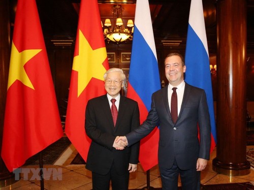 KPV-Generalsekretär Nguyen Phu Trong trifft Vorsitzenden der Partei Einiges Russland Dmitri Medwedew - ảnh 1