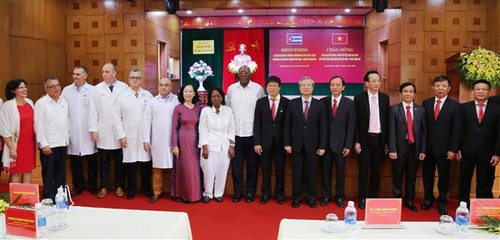 Delegation aus Kuba besucht Vietnam-Kuba-Krankenhaus in Dong Hoi - ảnh 1