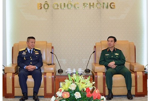 Generalstabschef der vietnamesischen Armee trifft Oberbefehlshaber der Königlich Thailändischen Luftstreitkräfte - ảnh 1