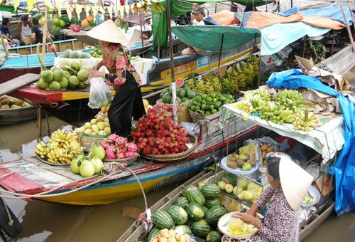 Einzigartige Kultur auf dem schwimmenden Markt im Südwesten Vietnams  - ảnh 1