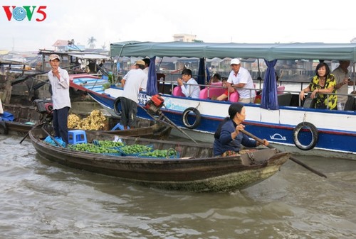 Einzigartige Kultur auf dem schwimmenden Markt im Südwesten Vietnams  - ảnh 2