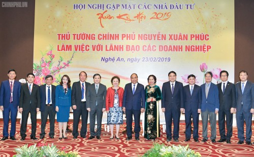 Premierminister Nguyen Xuan Phuc trifft große Investoren in Nghe An - ảnh 1