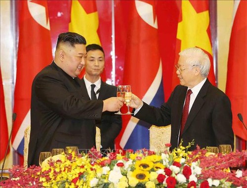 KPV-Generalsekretär Nguyen Phu Trong gibt Galadiner zur Begrüßung des nordkoreanischen Vorsitzenden Kim Jong-un - ảnh 1
