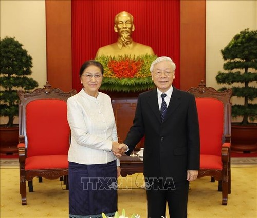 KPV-Generalsekretär und Staatspräsident Nguyen Phu Trong empfängt Laos‘ Parlamentspräsidentin Pany Yathotou - ảnh 1