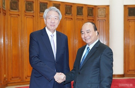 Premierminister Nguyen Xuan Phuc empfängt Singapurs Vizepremierminister Teo Chee Hean - ảnh 1
