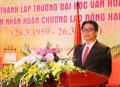 Vizepremierminister Vu Duc Dam nimmt am 60-jährigen Jubiläum der Hanoier Kulturhochschule teil - ảnh 1
