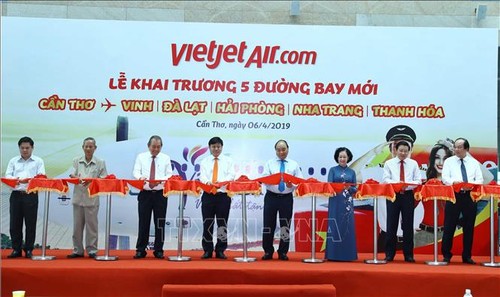 Premierminister Nguyen Xuan Phuc eröffnet neue Fluglinien nach Can Tho - ảnh 1
