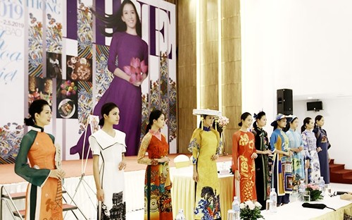 Ausländische Städte beteiligen sich an Festival traditioneller Handwerksberufe in Hue 2019 - ảnh 1