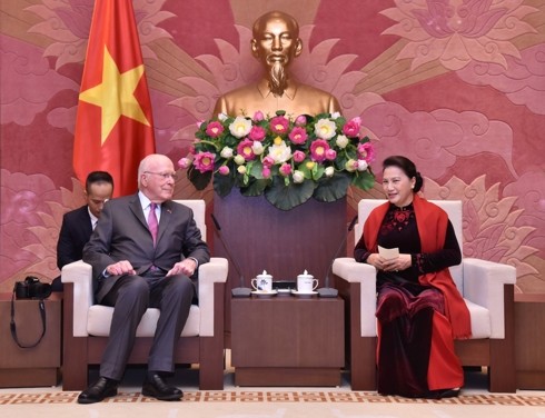 Parlamentspräsidentin Nguyen Thi Kim Ngan empfängt die Delegation der US-Senatoren - ảnh 1
