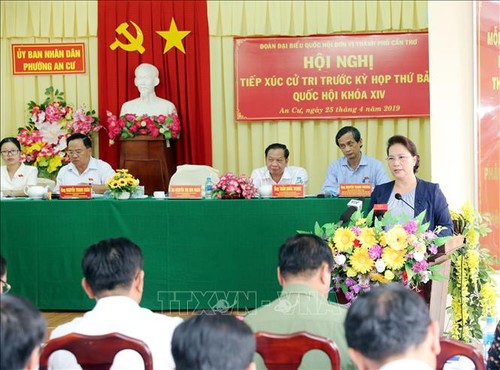 Die Parlamentspräsidentin trifft Wähler im Stadtviertel Ninh Kieu in Can Tho - ảnh 1