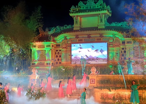 Eröffnung des Festivals traditioneller Handwerksberufe in Hue 2019 - ảnh 1