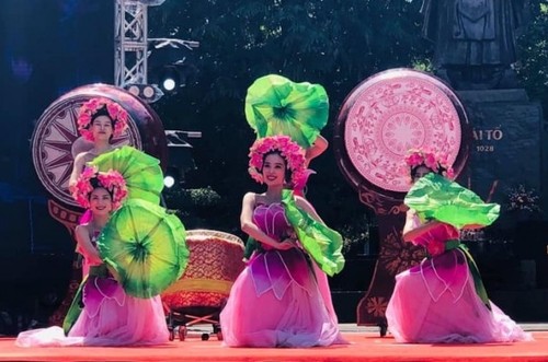 Kultur- und Tourismusfestival 2019 am Hoan Kiem-See in Hanoi - ảnh 1