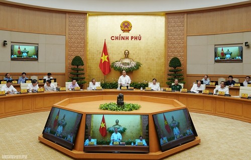 Premierminister Nguyen Xuan Phuc zieht Schluss der Regierungssitzung - ảnh 1
