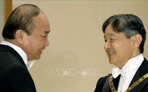 Der Premierminister beendet seinen Japanbesuch für Teilnahme an Zeremonien zur Thronbesteigung von Kaiser Naruhito - ảnh 1