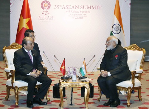 35. ASEAN-Gipfel: Premierminister Nguyen Xuan Phuc trifft indischen Premierminister Narendra Modi - ảnh 1