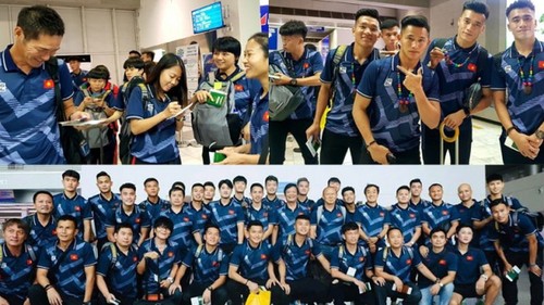 Vietnamesische U22-Fußballmannschaft und Fußballnationalmannschaft der Frauen in Manila eingetroffen - ảnh 1