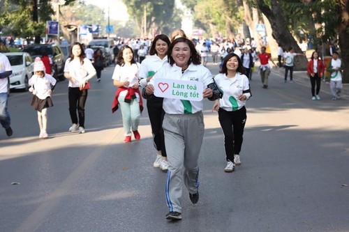 Rennen für Kinder in Hanoi 2019 – Hilfe zur Behandlung der Kinder aus schwierigen Verhältnissen - ảnh 1