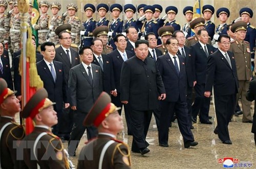 Nordkoreas Staatschef Kim Jong-un besucht eine Baustelle als erste öffentliche Aktivität 2020 - ảnh 1