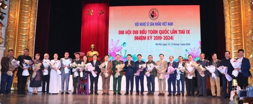 Künstlerin des Volkes Thuy Mui wird zur Vorsitzende des Verbands der Bühnenkünstler gewählt - ảnh 1