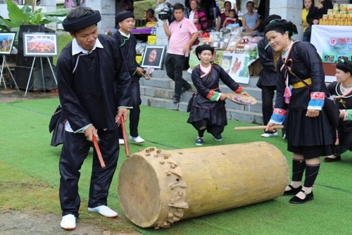 Der Trommel-Tanz der Volksgruppe Giay in der Provinz Ha Giang  - ảnh 2