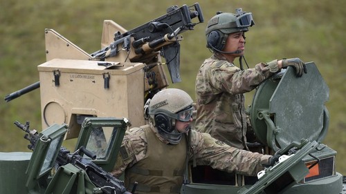 Deutsche Bundesverteidigungsministerin kritisiert den Plan zum Abzug der US-Soldaten in Deutschland - ảnh 1