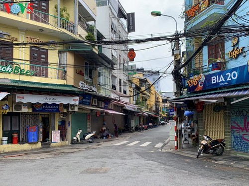 Zahlreiche Geschäfte in Hanoi sind wegen Covid-19-Epidemie geschlossen - ảnh 5