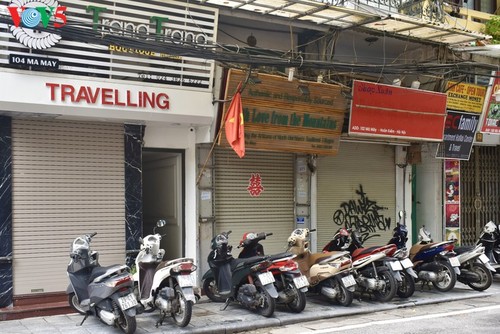 Zahlreiche Geschäfte in Hanoi sind wegen Covid-19-Epidemie geschlossen - ảnh 6