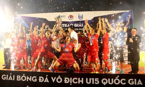 PVF-Mannschaft gewinnt die U-15-Fußballmeisterschaft 2020 - ảnh 1