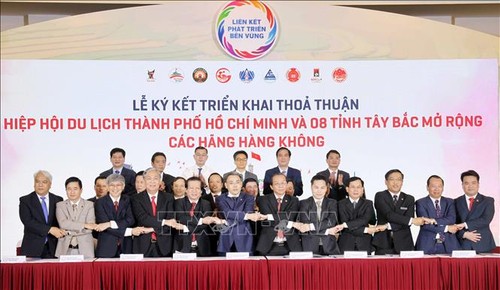 Konferenz zur Tourismusentwicklung von Ho-Chi-Minh-Stadt und acht Provinzen im Nordwesten - ảnh 1