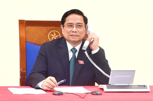 Premierminister Pham Minh Chinh telefoniert mit Premierministern Laos und Kambodschas Viphavanh und Hun Sen - ảnh 1