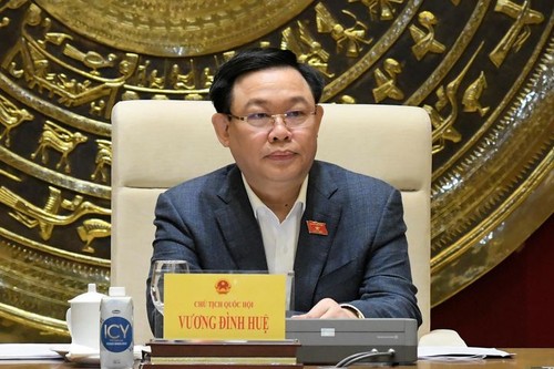 Parlamentspräsident Vuong Dinh Hue tagt mit Ausschuss für Wissenschaft, Technologie und Umwelt - ảnh 1