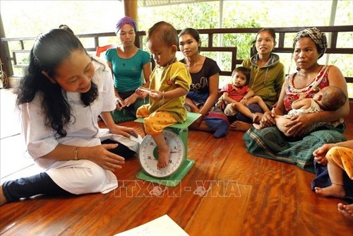 Weltbevölkerungstag: Vietnam gewährt Beratungsservice und Pflege reproduktiver Gesundheit während der Pandemie - ảnh 1