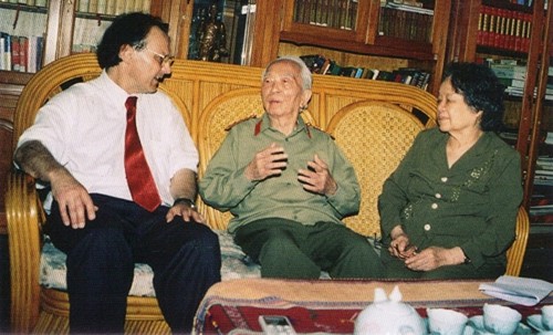 General Vo Nguyen Giap im Herzen von Vietnamesen und internationalen Freunden - ảnh 1