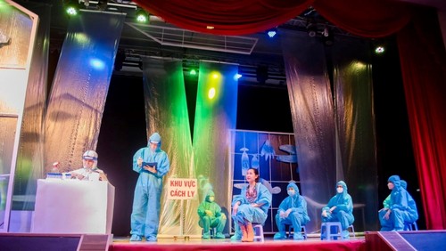 Lebhafte Bühnenkunst in Ho-Chi-Minh-Stadt zum Neujahrsfest Tet - ảnh 1