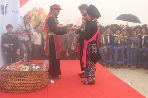 Wichtige Zeremonie bei Hochzeitsfeier der Dao Khau - ảnh 2