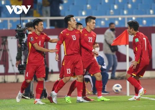 Vietnamesische Mannschaft für nächste Fußball-Asienmeisterschaft gewürdigt - ảnh 1