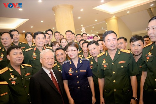 KPV-Generalsekretär Nguyen Phu Trong trifft Vertreter der jungen Soldaten - ảnh 1