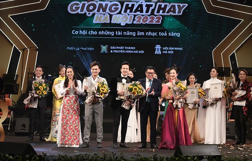 Hong Phong, Minh Hang und Van Duong gewinnen den Wettbewerb „Schöne Gesangsstimme Hanois 2022“ - ảnh 1