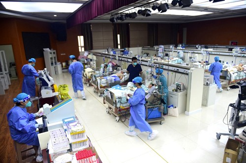 China meldete sieben Millionen Covid-19-Infektionsfälle am Tag auf dem Höhepunkt der Pandemie - ảnh 1