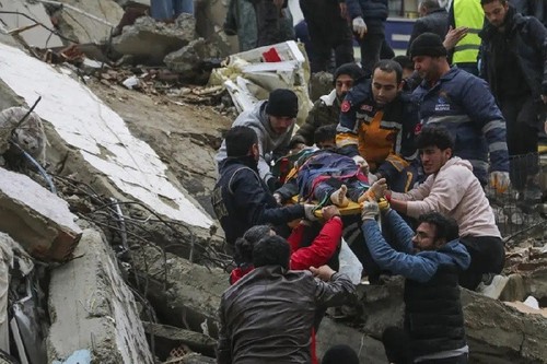 Erdbeben in Türkei und Syrien: Zahl der Todesopfer steigt weiter - ảnh 1